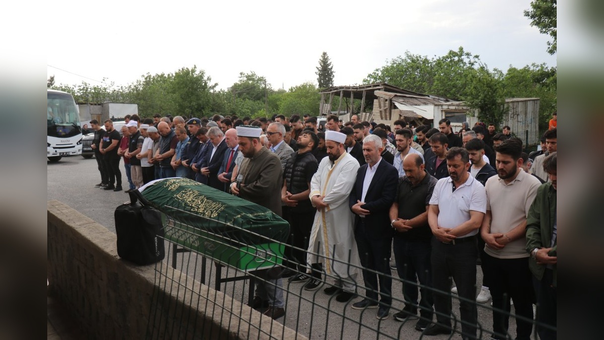Gebze'de Kazada Ölen Saniye Yılmaz Toprağa Verildi