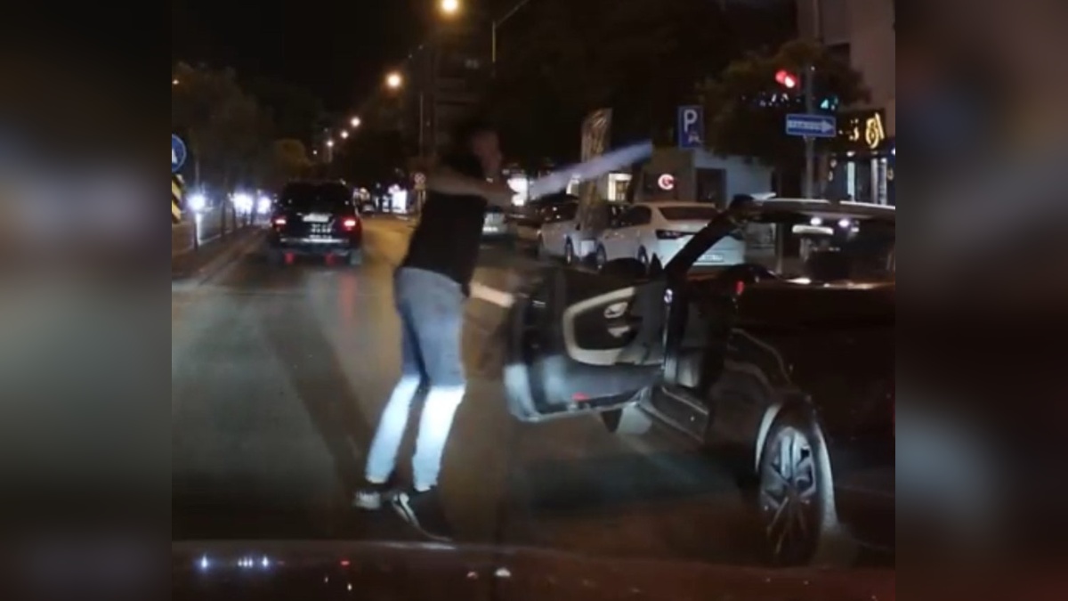 Karşıyaka'da Trafik Kavgası: Döner Bıçakla Tehdit