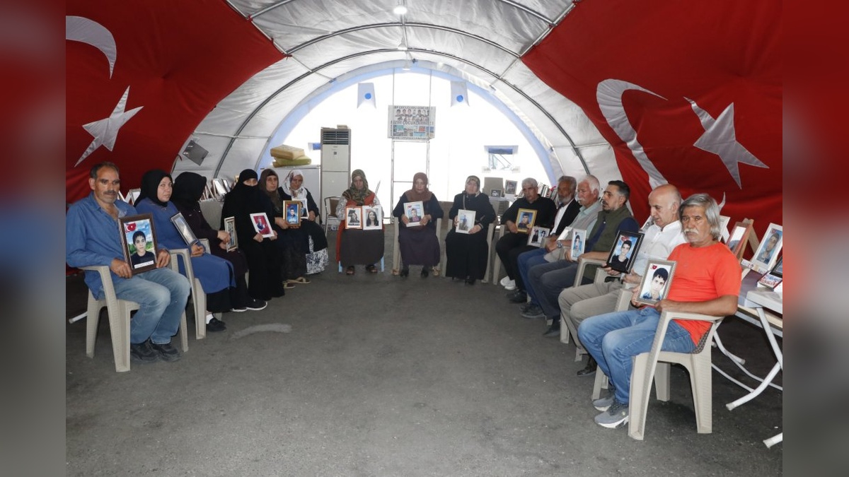 Diyarbakır'da evlat nöbeti: 'Kandil samimiyse fesih kararı alsın'