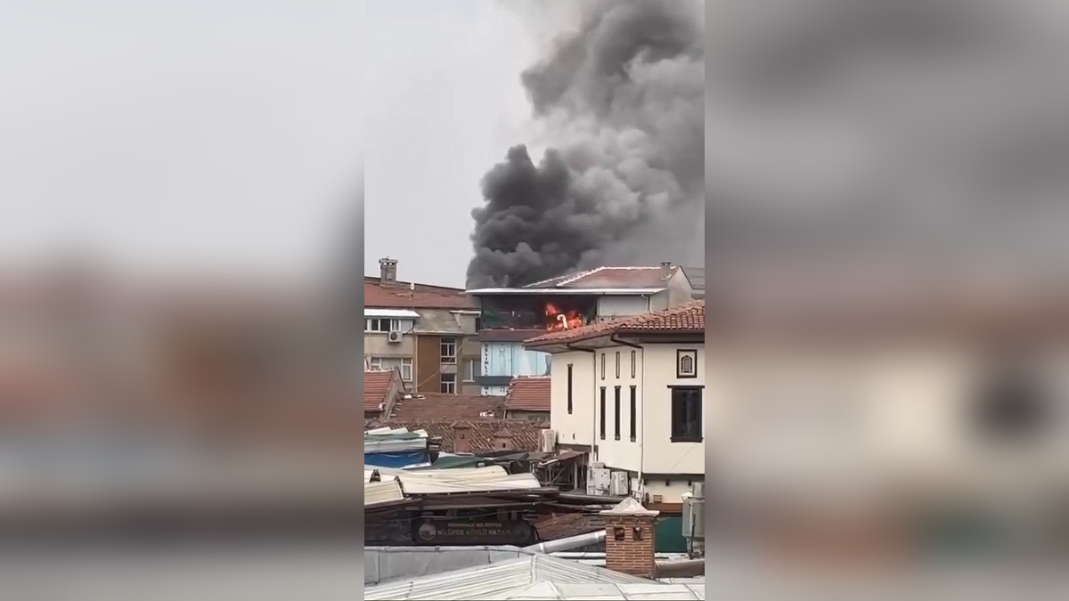 Bursa'da iş merkezi yangını: İtfaiye ekipleri yarım saatte söndürdü