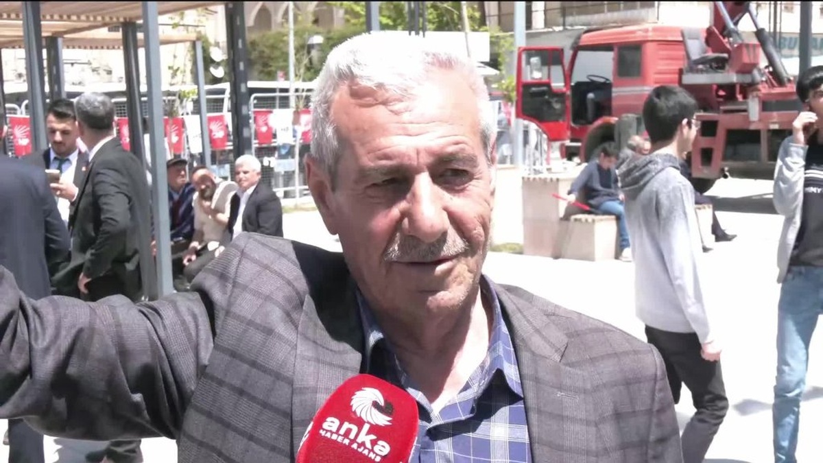 Van'da CHP Mitingi: Özgür Özel'in gelişi ve adalet talebi