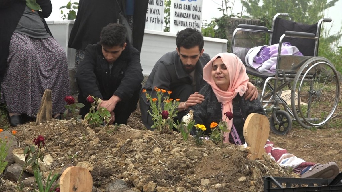Samsun'da heyelan kurbanı Adem ve kızlarının kabirleri ziyaret edildi