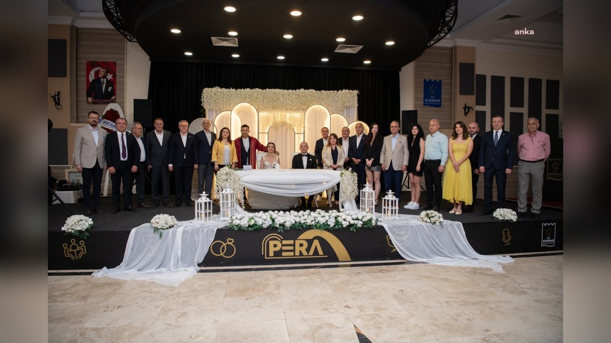 Kuşadası'nda CHP'li Vekillerin Katılımıyla Nikah Töreni
