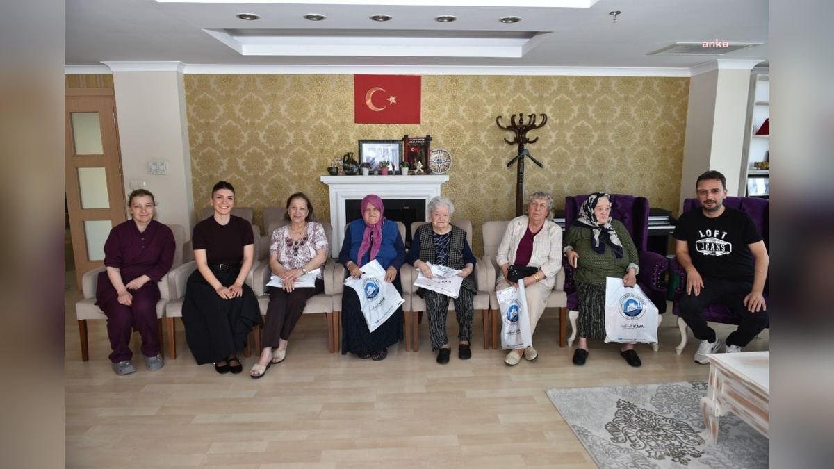 Ahmet Kaya'dan Anneler Günü ziyaretinde huzurevi sakinlerine sürpriz