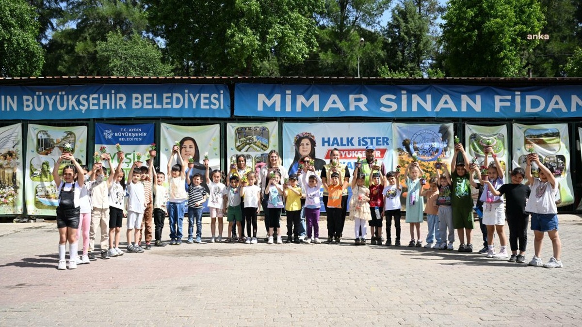 Aydın Büyükşehir Belediyesi fidanlığında ilkokul öğrencileri fide dikmeyi öğrendi
