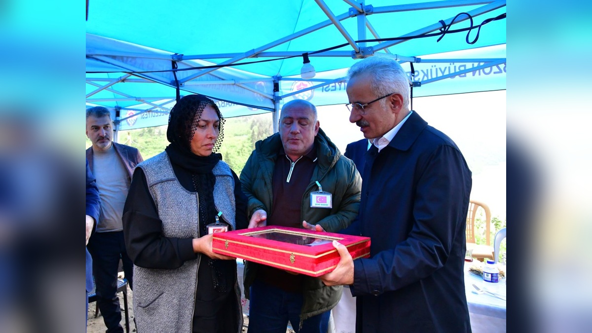 Ulaştırma Bakanı Uraloğlu, Şehit Day'ın Ailesini Ziyaret Etti