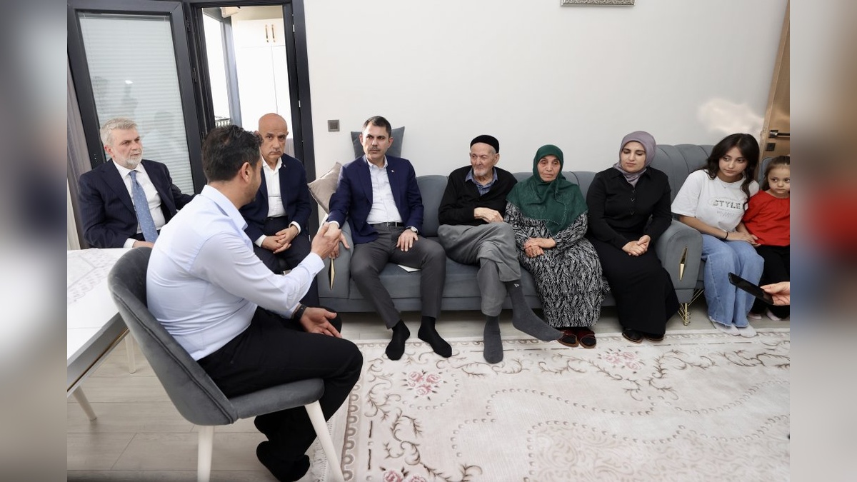 Murat Kurum, Kahramanmaraş'ta Depremzede Aileyi Ziyaret Etti