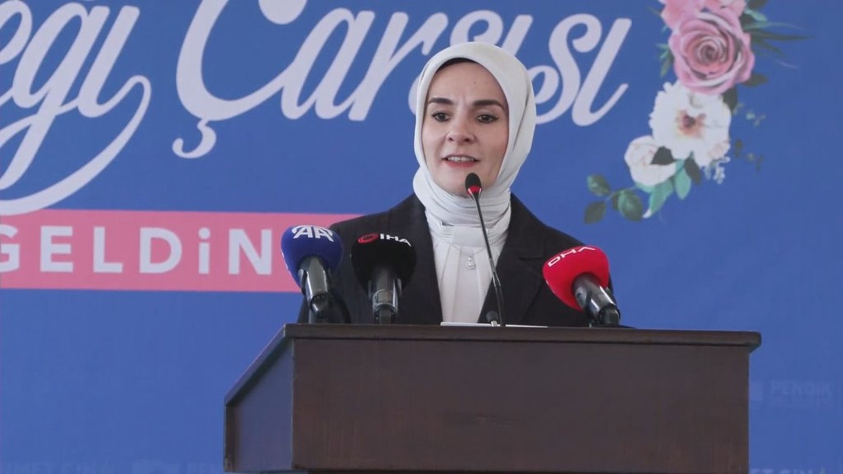 Göktaş, Pendik'te kadınların el emeği çarşısını açtı: "Kadının emeği güçtür"