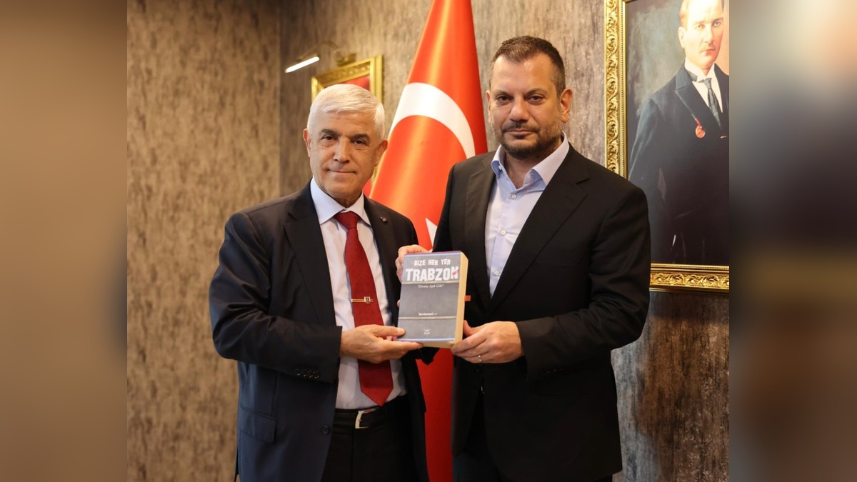 Emekli Orgeneral Çetin, Trabzonspor Başkanı Doğan'a Kitabını Hediye Etti