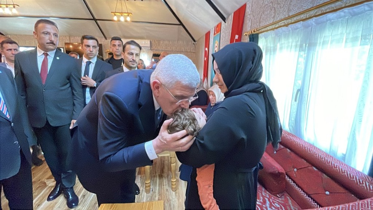 İYİ Parti Genel Başkanı Dervişoğlu Şanlıurfa'da şehit anneleriyle buluştu: 'Yanınızdayım'