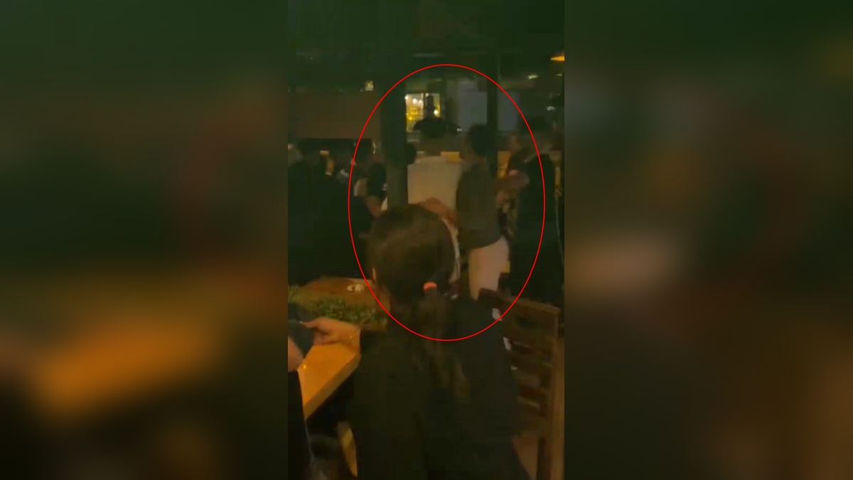 Bursa'da 'Yan Bakma' Kavgası: Tekme Yumruk, Cep Telefonu Kaydı