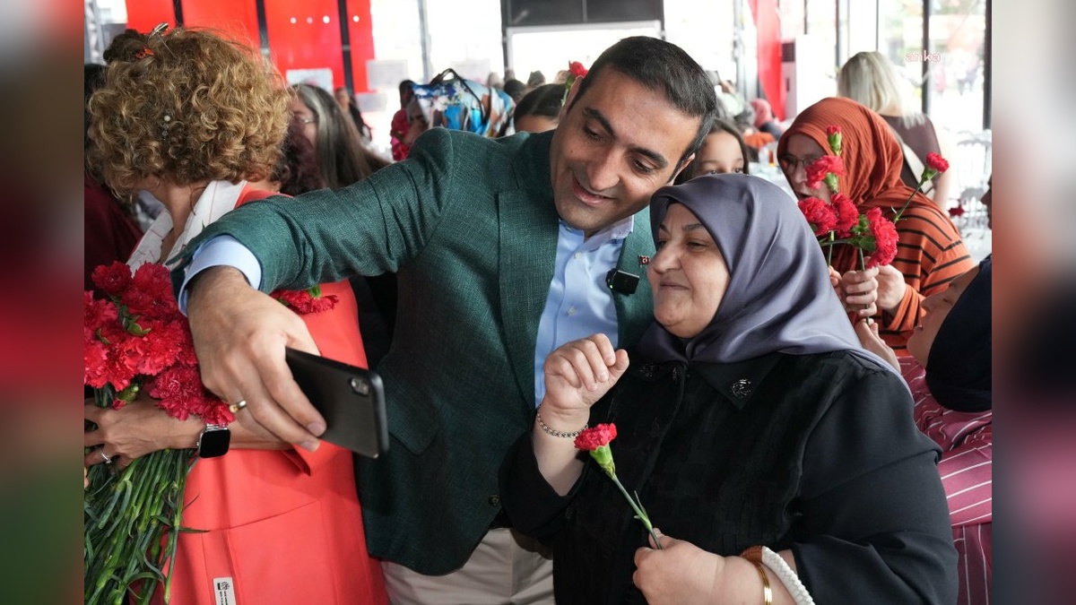 İstanbul Beyoğlu'nda Anneler Günü Coşkuyla Kutlandı