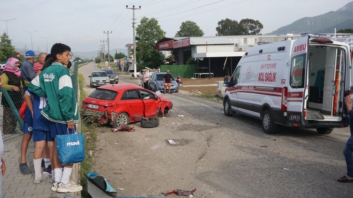 Fethiye'de Kavşak Kazası: 6 Yaralı, 1 Sürücü Firarda