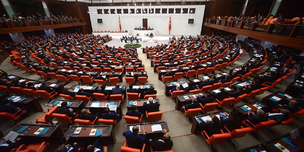 Ankara'da Yoğun Siyasi Gün: Erdoğan'dan Kabine Toplantısı'na, Davalar ve Basın Açıklamaları