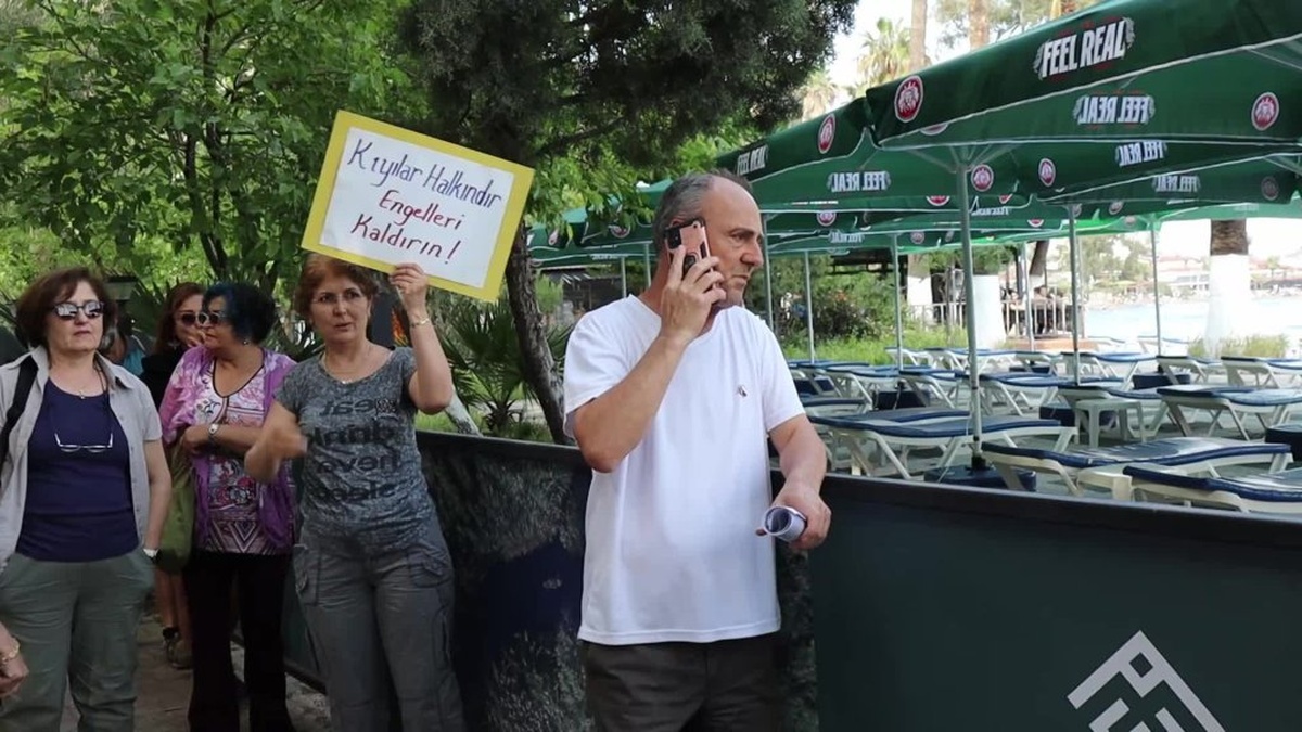Akyaka'da Kıyı İşgali Protesto Edildi: Vatandaşlar Brandaları Yırtarak Kıyıya Ulaştı