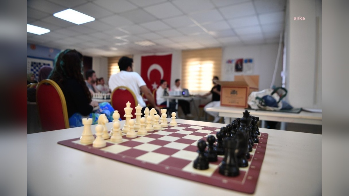 Çukurova'da 1. Kademe Satranç Antrenörlük Kursu Başladı