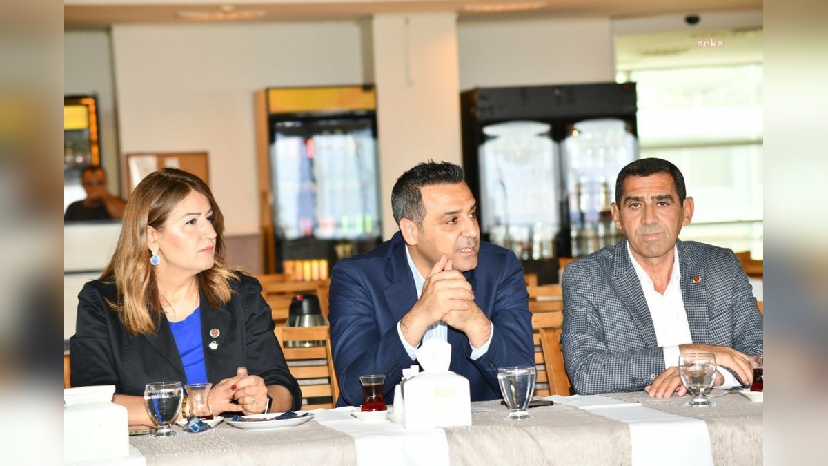 Çiğli Belediye Başkanı Yıldız, Muhtarlarla Bir Araya Geldi