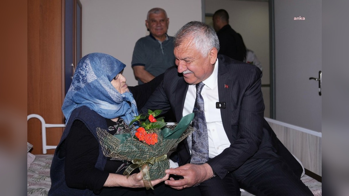 Karalar, Anneler Günü'nde Seyhan Huzurevi'ni ziyaret etti