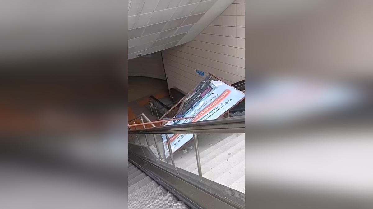 Maltepe Metro İstasyonunda Reklam Panosu Kazası: Kadın Yaralandı
