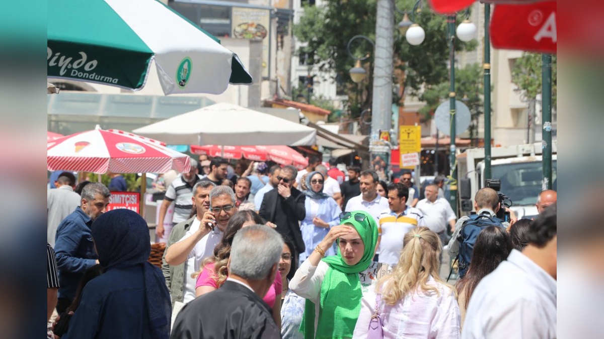 Diyarbakır'da PKK'nın fesih kararı coşkuyla karşılandı