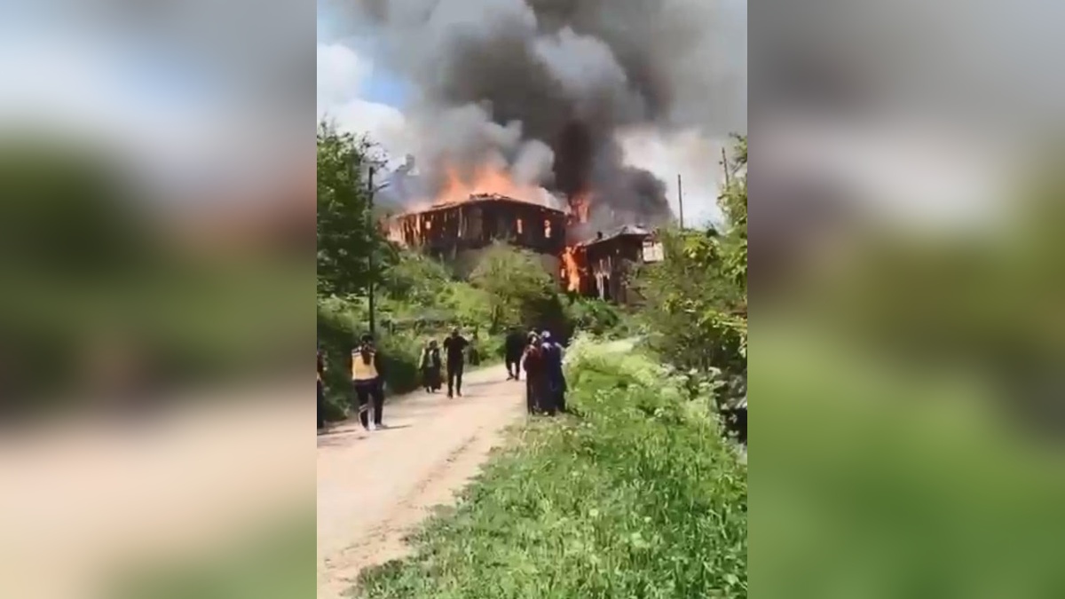 Bolu Göynük'te Yangın: Cami ve İki Ahşap Ev Kullanılamaz Hale Geldi