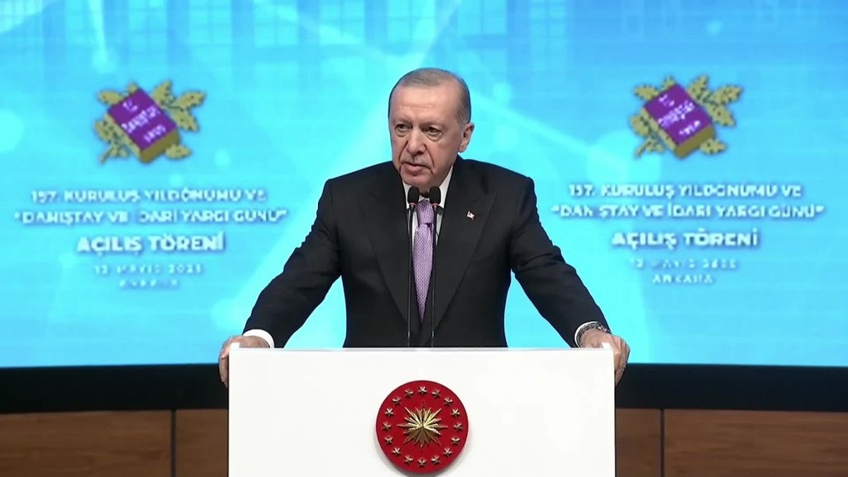 Erdoğan: Yargı mensuplarının hedef gösterilmesi büyük bir sorumsuzluk