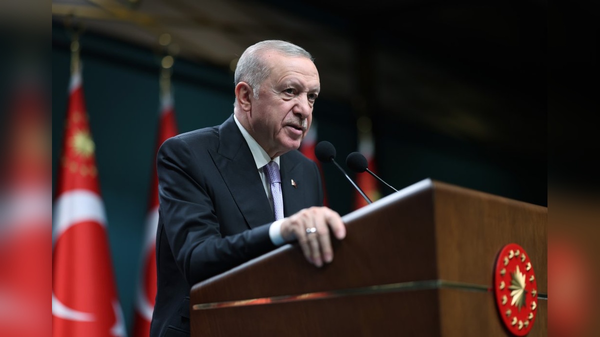 Erdoğan: Terör Örgütü PKK, Kendini Feshetti ve Silah Bıraktı
