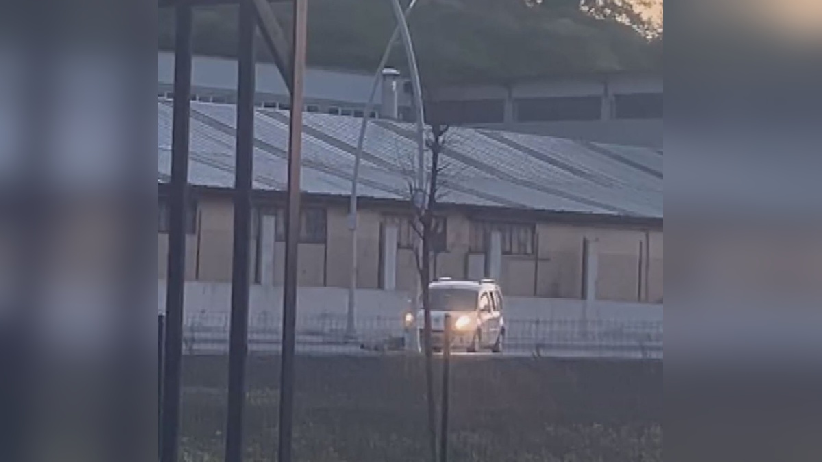 Arnavutköy'de drift atan aracın yolcusu düştü