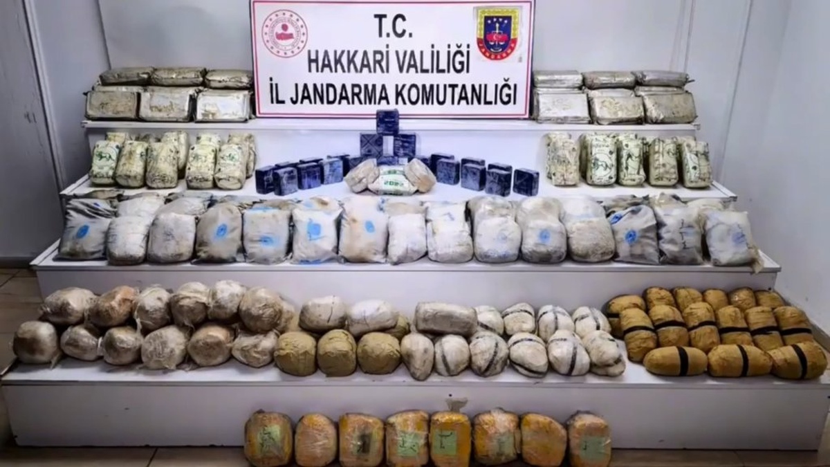 İçişleri Bakanı Yerlikaya: Hakkari ve Van'da 339 Kilo Uyuşturucu Ele Geçirildi