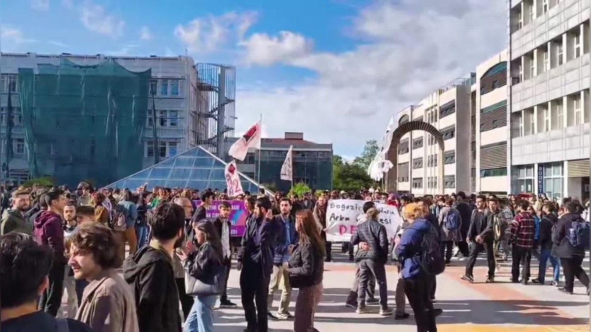 Boğaziçi Üniversitesi'nde Nureddin Yıldız Protestosu: Çok sayıda öğrenci gözaltına alındı