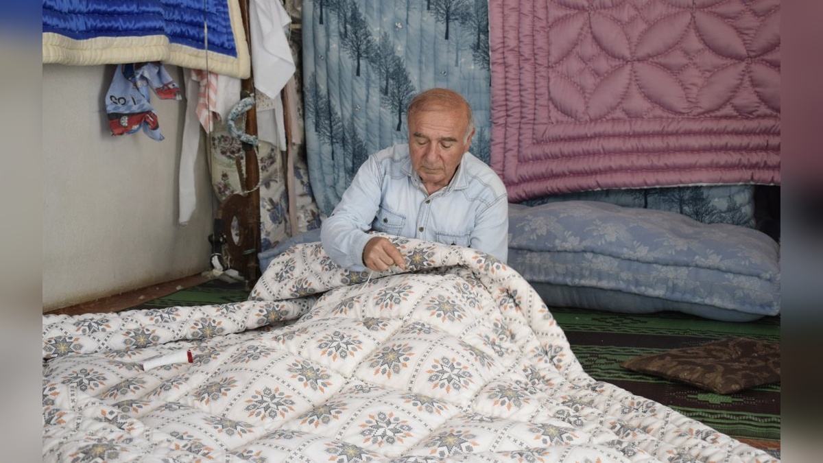 Antalya'da 69 Yaşındaki Yorgancı İbrahim Yılmaz: 'Bu Meslek Altın Bileziktir, Ama Değerini Bilen Kalmadı'