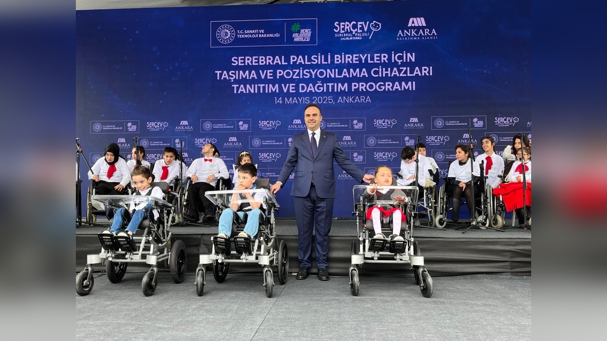 Bakan Kacır: 600 Serebral Palsili Çocuğa Pozisyonlama Cihazı Hibe Edildi