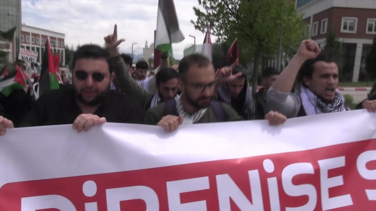 BŞEÜ Öğrencileri Gazze Saldırılarını Protesto Etti