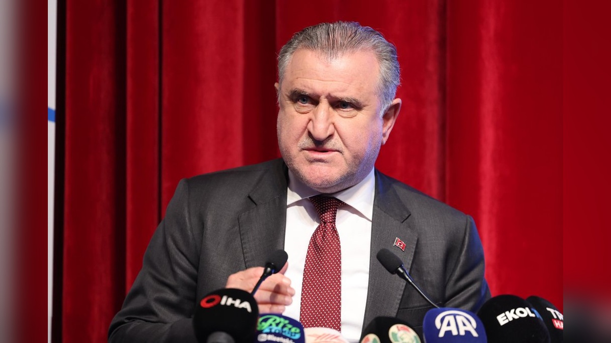 Bakan Bak: Üniversitelerde Obezite Tehlikesine Karşı Aktivite Artırılmalı