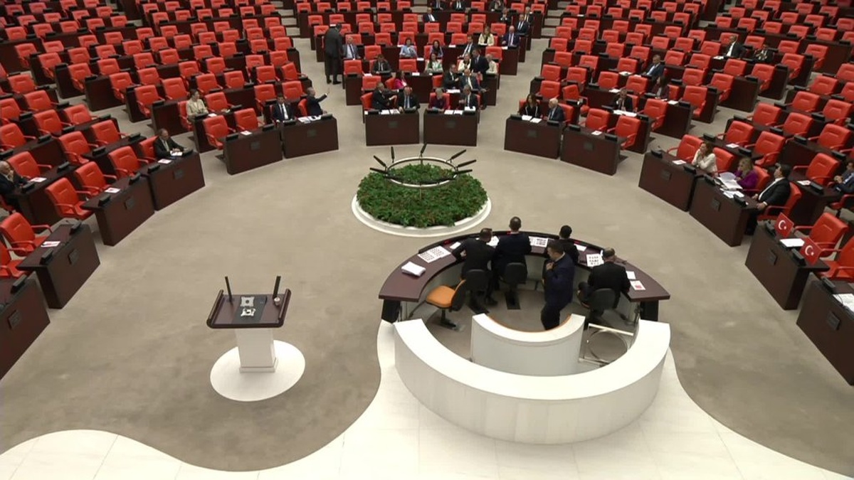 Aşkın Genç: Türk İşçisi Yılın Üç Ayını Devlete Çalışıyor