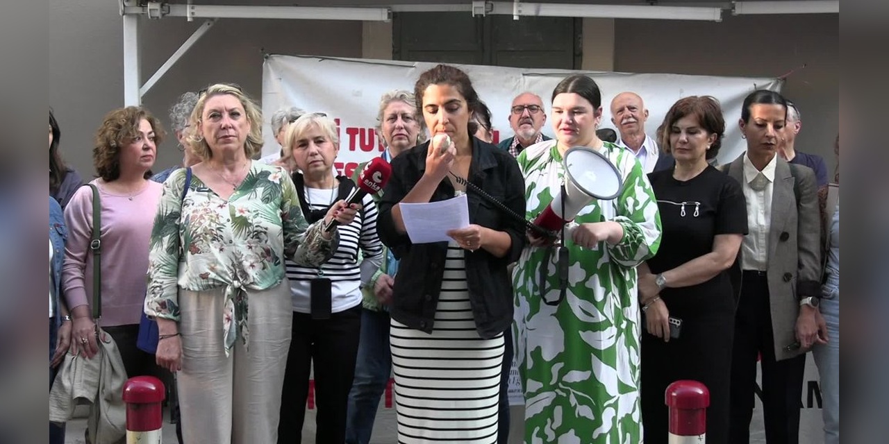 İzmir'de Kadın Hakları Protesto Edildi: 'Bu Düzen Bizi Susturamaz'