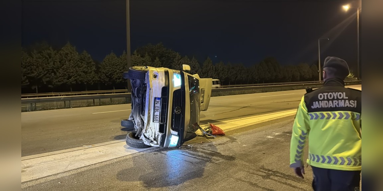 Kocaeli'nde TEM Otoyolu'nda Minibüs Kazası: Sürücü Yaralandı