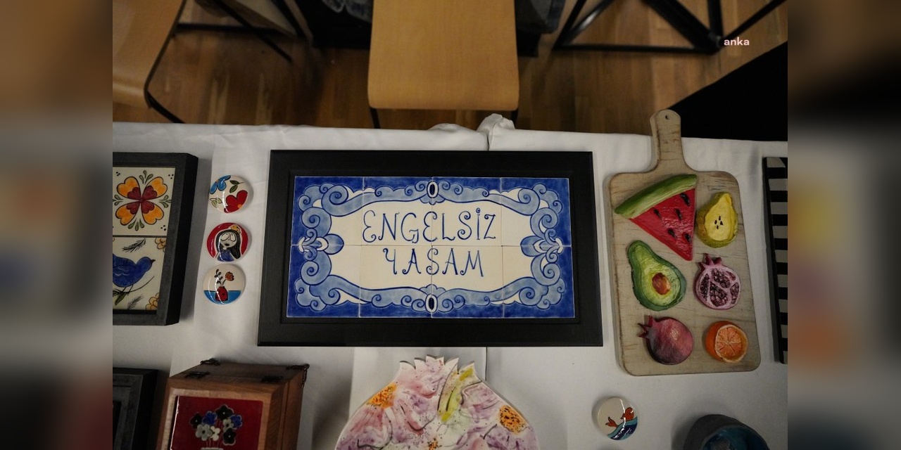 Beylikdüzü'nde Engelsiz Yaşam Merkezi Öğrencilerinin Eserleri Sergileniyor
