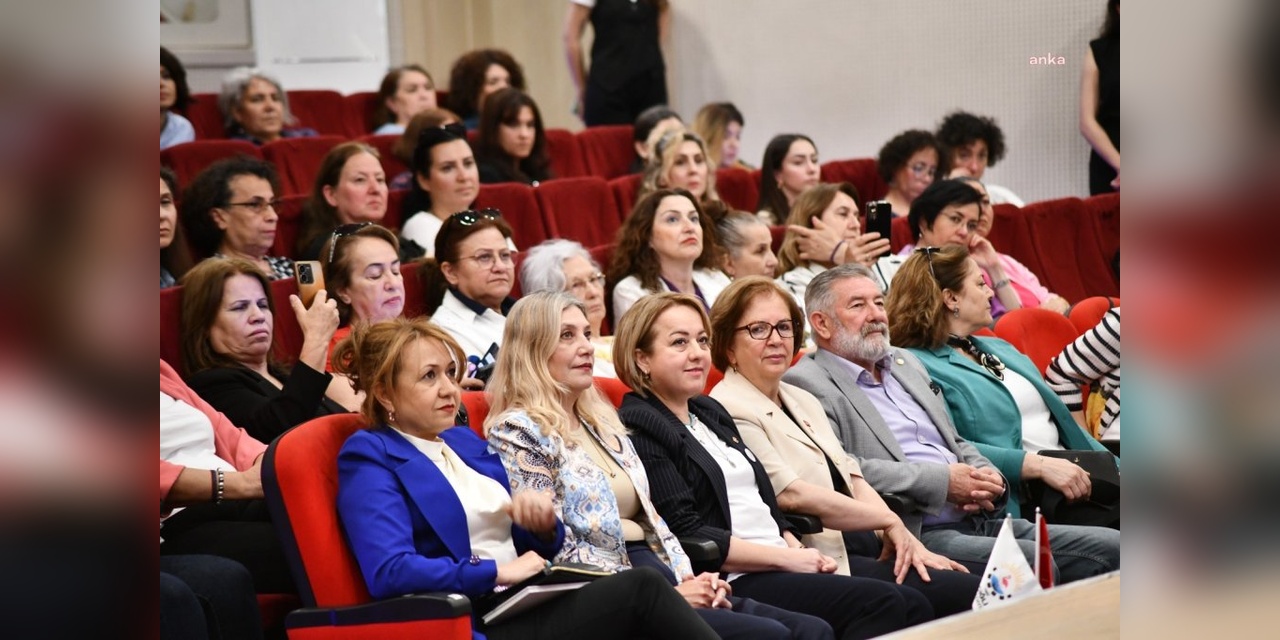 Çiğli'de 159 Kadın, "Kadınlar Dijitalde Parlıyor" Projesi ile Sertifika Aldı