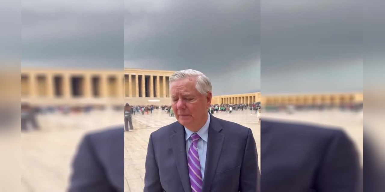 ABD'li Senatör Graham Anıtkabir'i Ziyaret Etti: Türkiye'nin Barış Çabalarına Destek Vurgusu