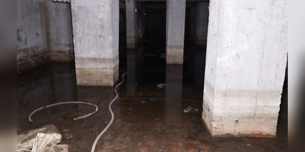 Bağcılar'da su basan sitede deprem korkusu: 'Mezar aldığımızı anladık'