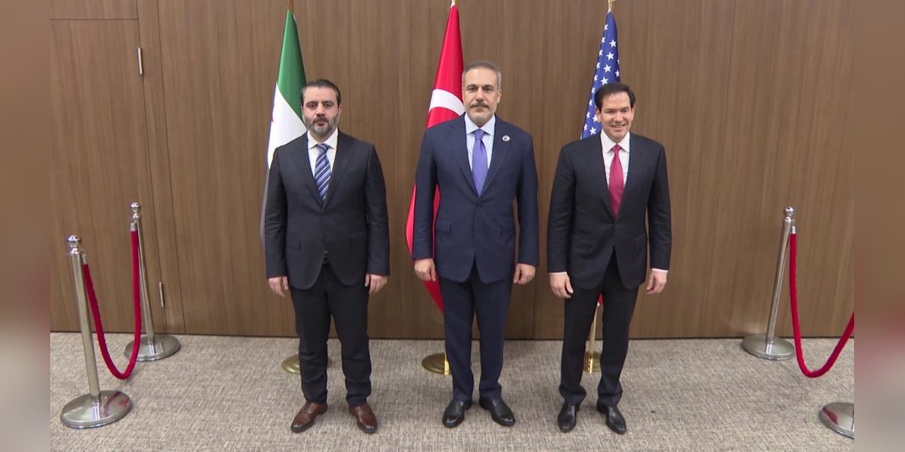 Fidan, Antalya'da Türkiye-ABD-Suriye Üçlü Görüşmesine Katıldı