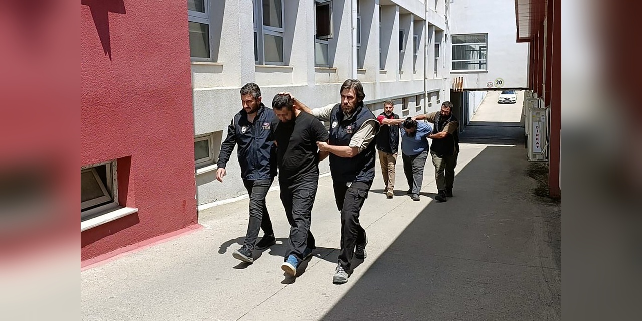 Adana'da DEAŞ'lı Teröristlere 3 Milyon Lira Aktaran İki Şüpheli Tutuklandı