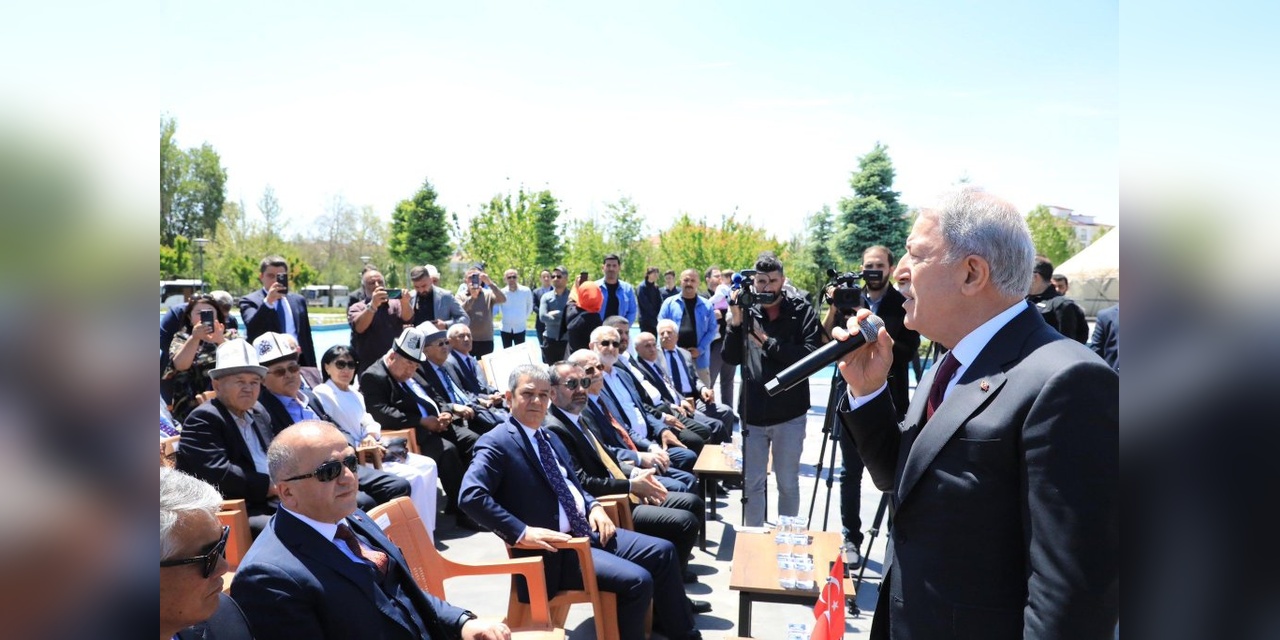Akar, Elazığ'da Alıkul Osmonov ve Manas Destanı'nı andı
