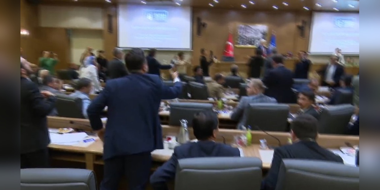 Bursa Büyükşehir Belediyesi Meclisinde Tartışma: Bozbey, Meclis Üyelerini Kınadı
