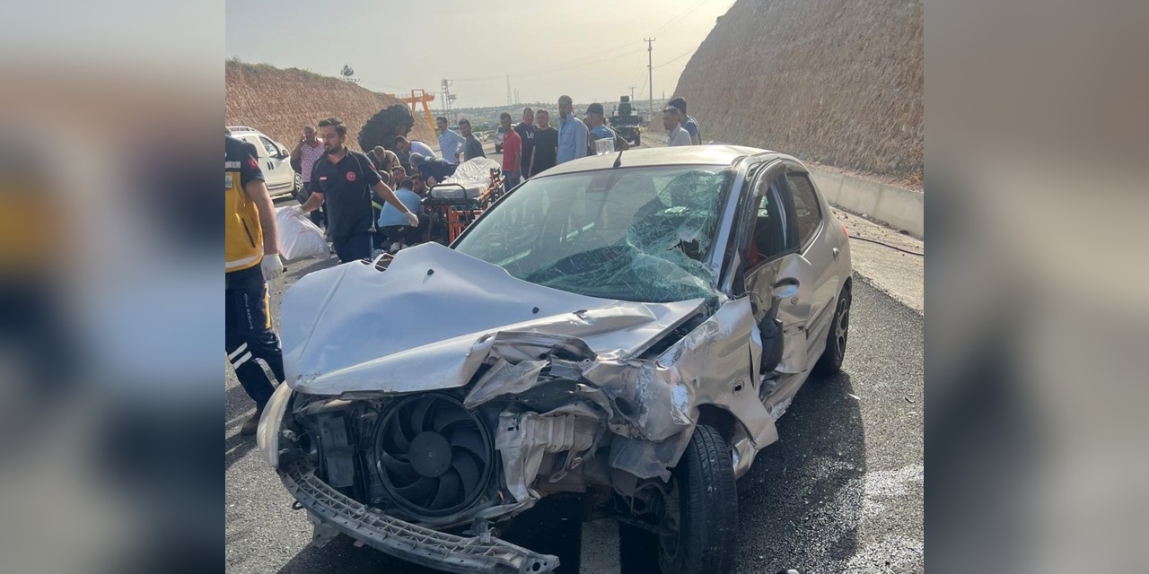 Midyat'ta otomobil-traktör kazası: 3 yaralı