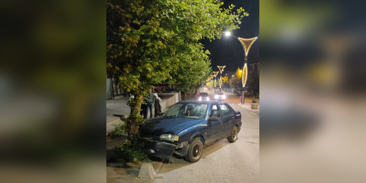 Keşan'da Alkollü Sürücü Ağaca Çarptı