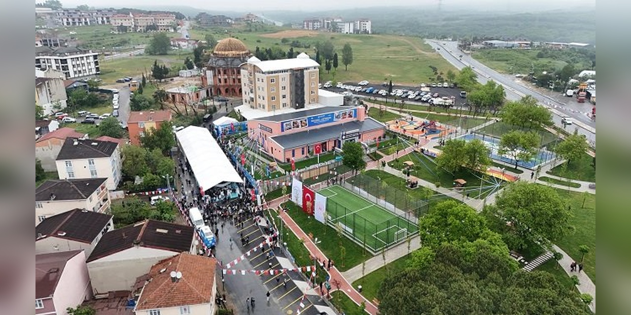 Arnavutköy'e Yeni Spor Tesisleri: Bakan Bak'tan 5 Halı Saha ve Spor Salonu Müjdesi