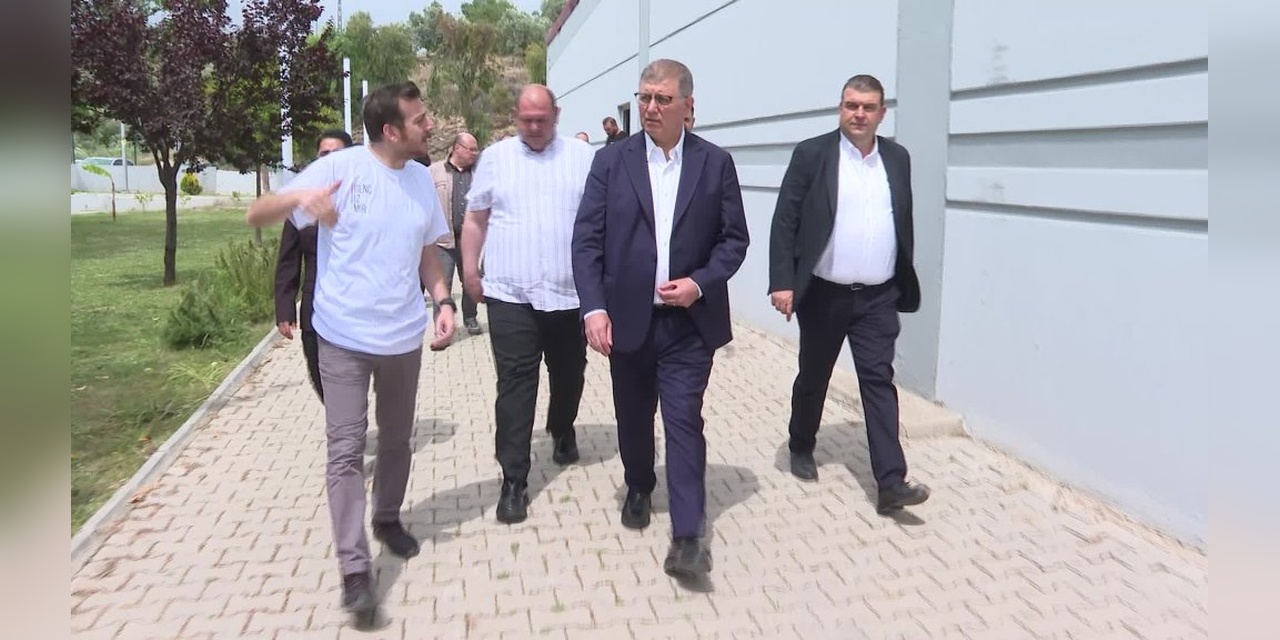 Tugay, Özdere'deki Gençlerle Buluştu: 'Gelecek Gençler Sayesinde Daha İyi Olacak'
