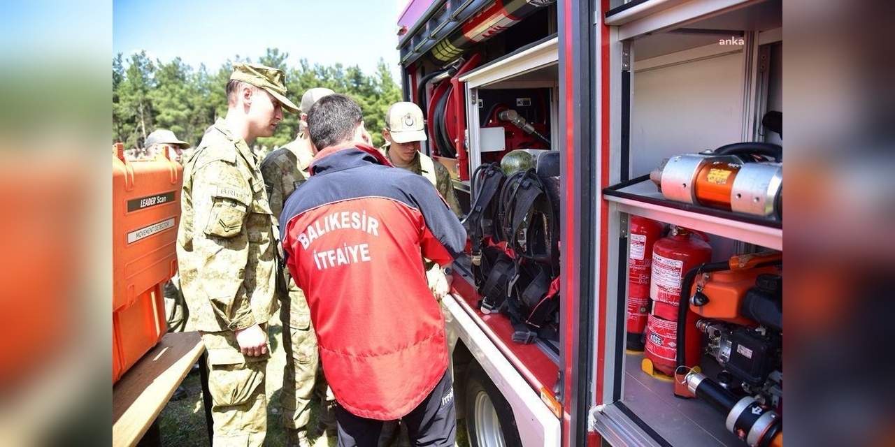 Balıkesir'de 341 Askeri Personele Yangın Söndürme Eğitimi